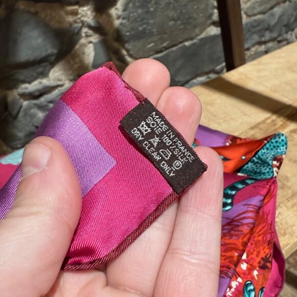 Hermès Purple Magenta "Guépards" 90cm Silk Square Scarf - Picture 11 of 11